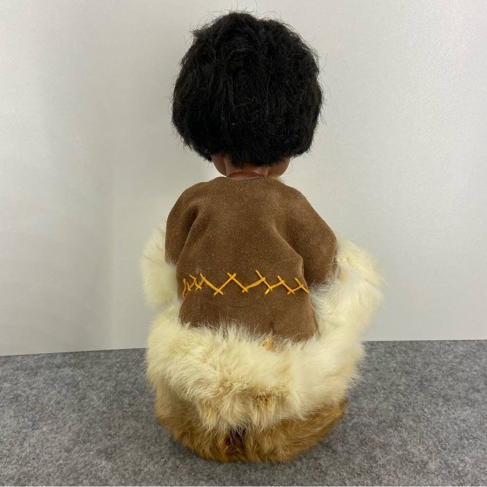 Vintage 1960’s Native American doll by the Reliable Toy Company in Canada - Picture 3 of 6